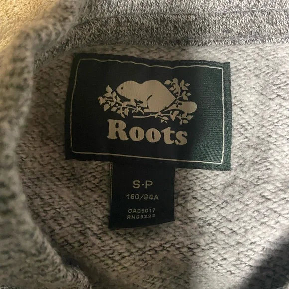 3/$40 Roots Sweater Size Small - Picture 3 of 4